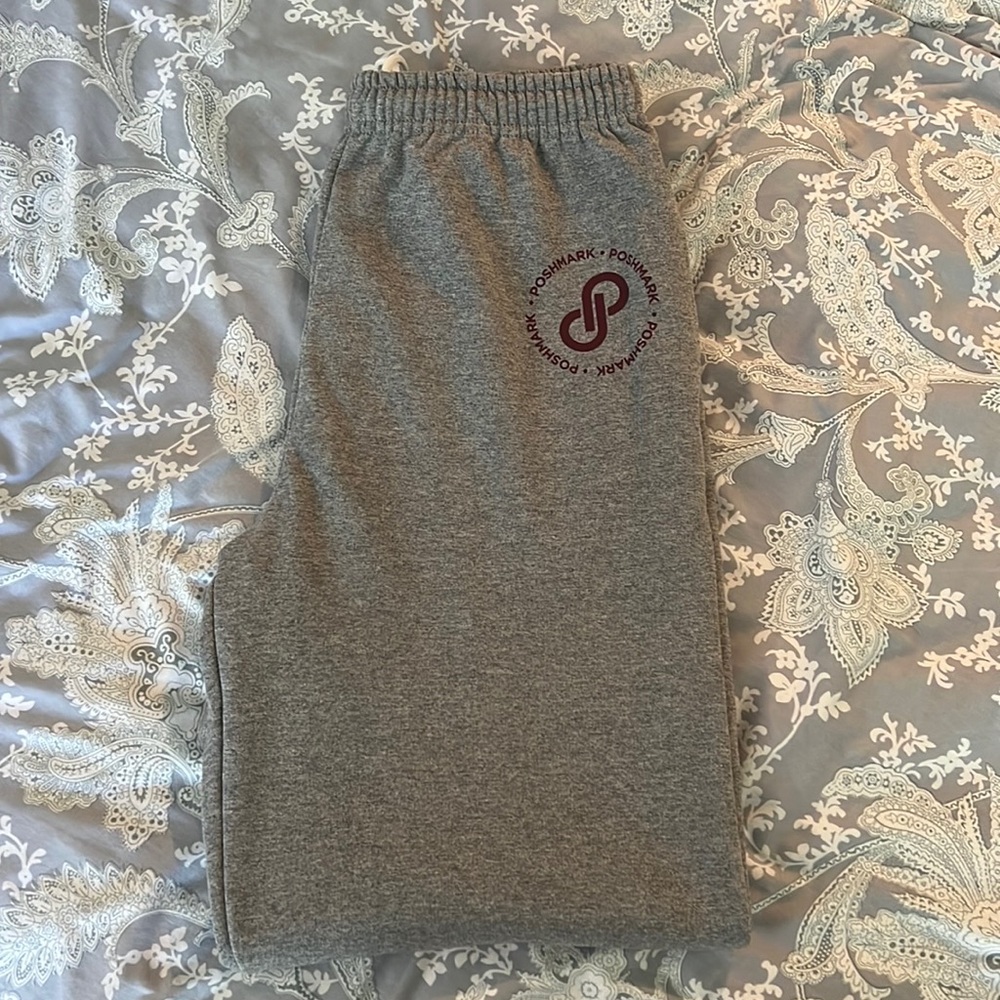 Poshmark labeled grey sweat pants (Size M)